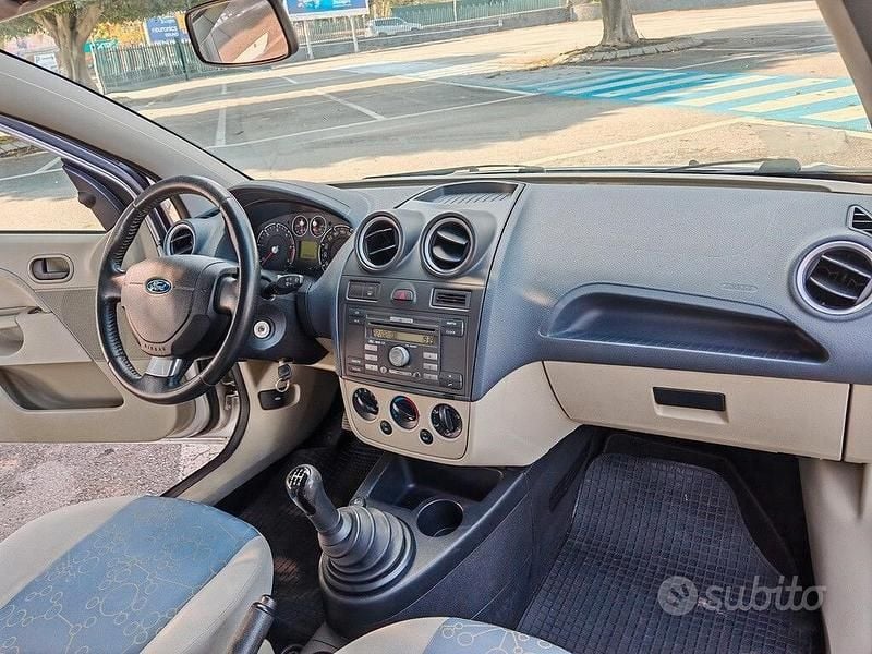 Usata Ford Fiesta 68 CV (50 kW) 2009 Grigio Utilitaria