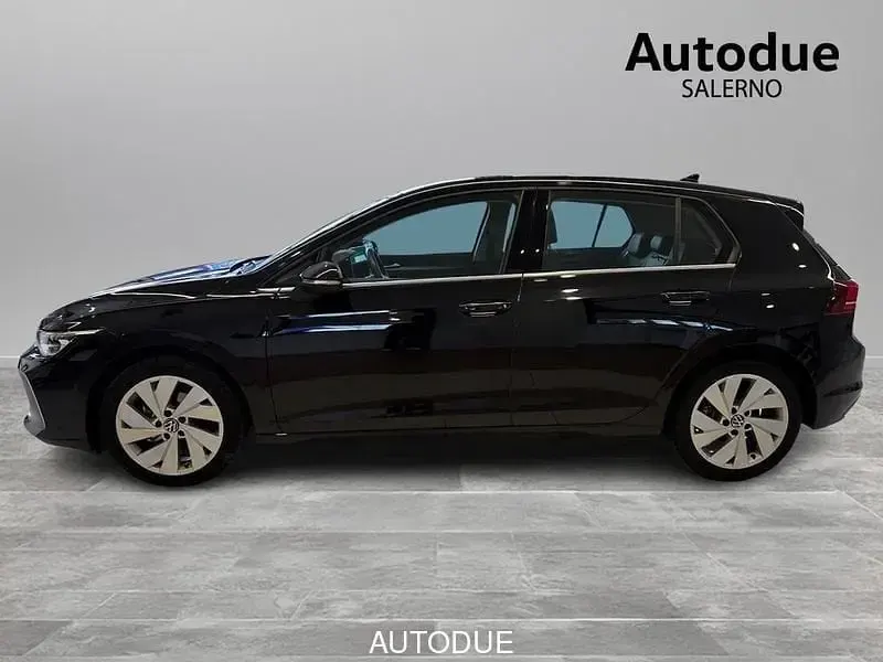 Usata VW Golf VIII Style 150 CV (110 kW) 2025 Grenadill black metallizzato Berlina