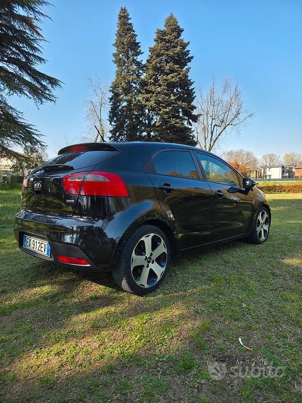 Usata Kia Rio 90 CV (66 kW) 2015 Nero Utilitaria