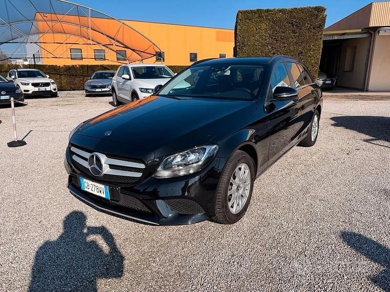 Usata Mercedes C180 Executive 122 CV (89 kW) 2020 Nero Station wagon