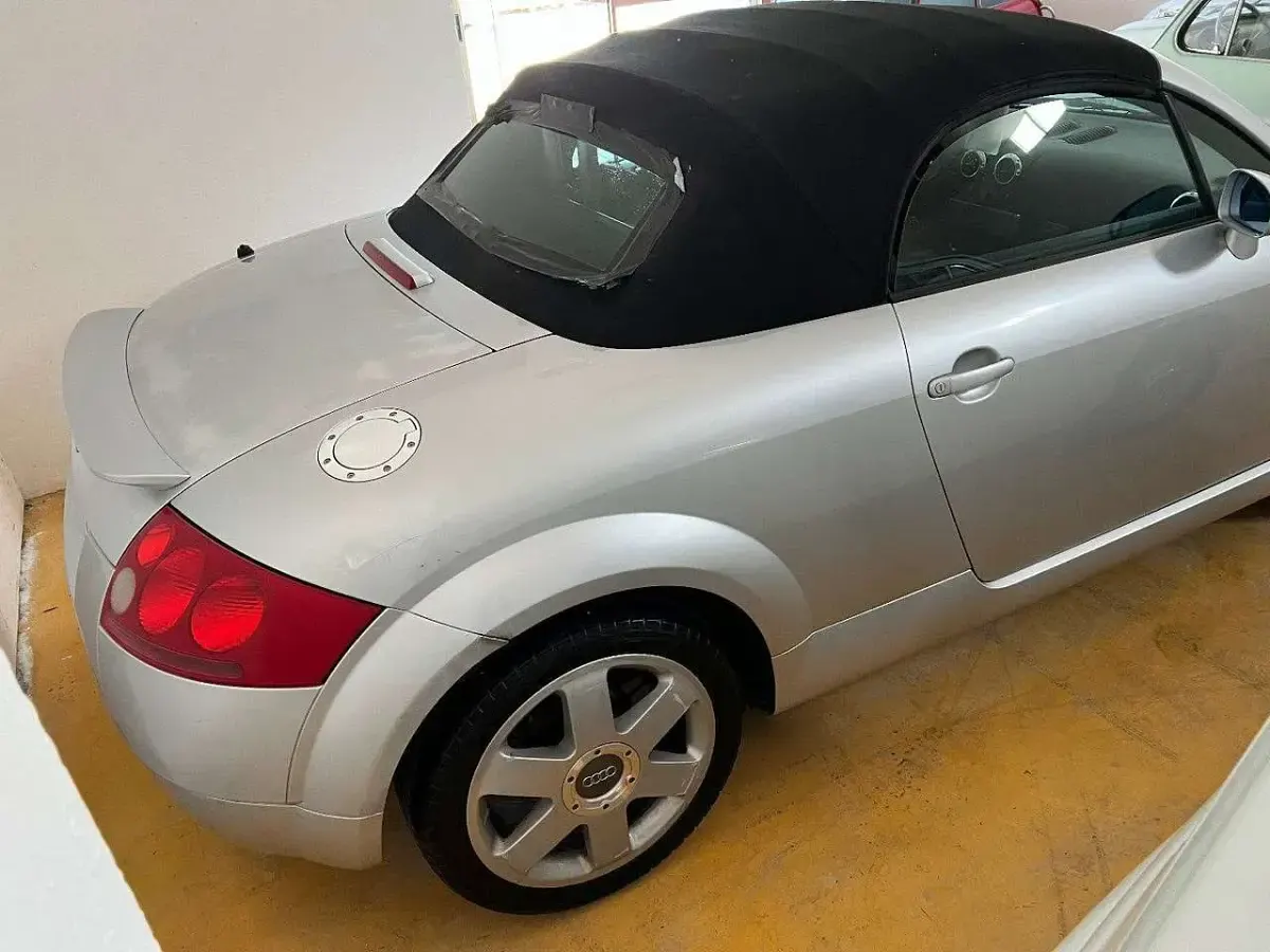 Usata Audi TT Roadster 180 CV (132 kW) 2001 Argento metallizzato Cabrio
