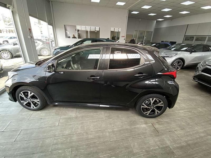 Nuova Toyota Yaris Hybrid Trend 92 CV (67 kW) 2026 Nero Berlina