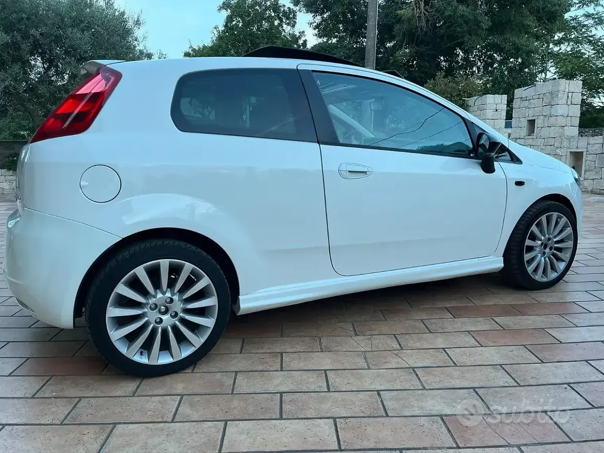 Usata Fiat Grande Punto Sport 90 CV (66 kW) 2008 Bianco Utilitaria