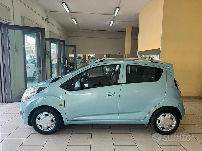 Usata Chevrolet Spark 65 CV (47 kW) 2010 Blu Utilitaria