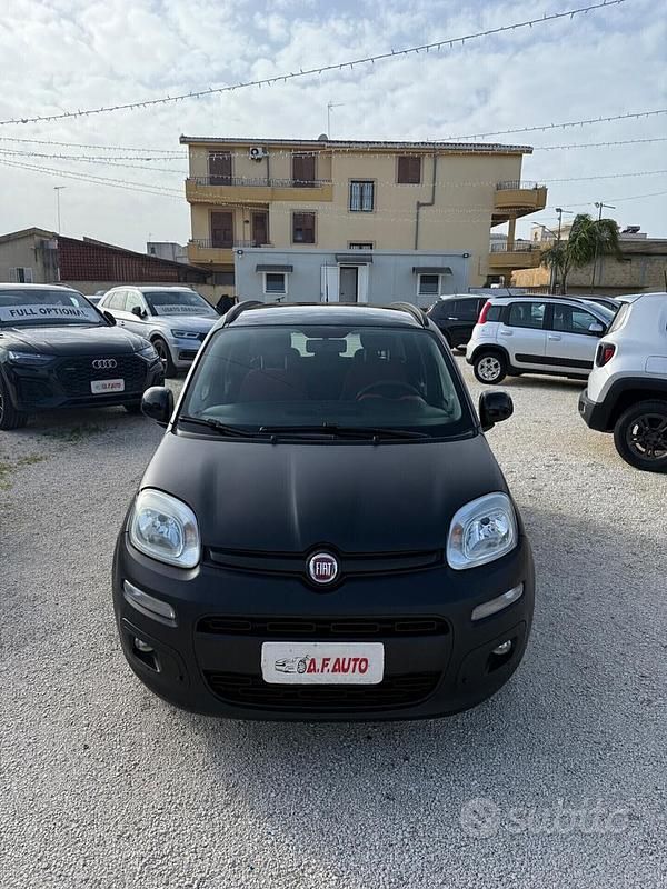 Usata Fiat Panda Lounge 69 CV (50 kW) 2015 Nero Utilitaria