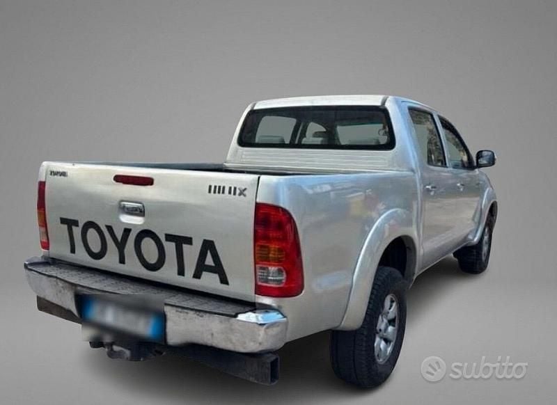 Usata Toyota HiLux SR 171 CV (125 kW) 2008 Grigio Pick-up