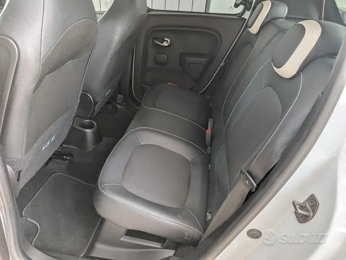 Usata Renault Twingo 30 kW (42 CV) 2022 Bianco Utilitaria