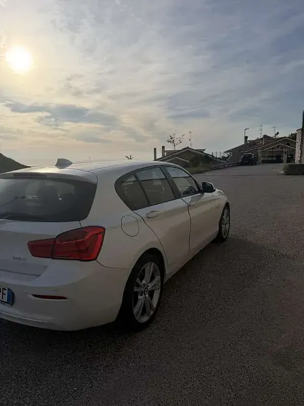 Usata BMW 118 150 CV (110 kW) 2016 Bianco Utilitaria