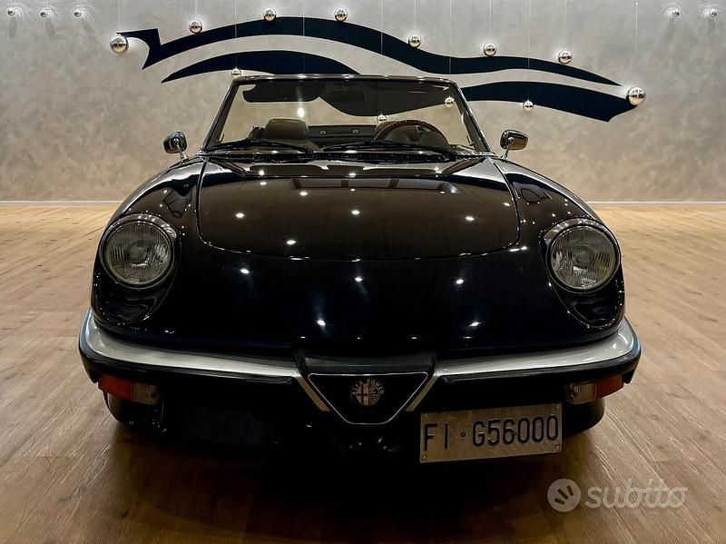 Usata Alfa Romeo Spider 101 CV (74 kW) 1986 Nero Cabrio