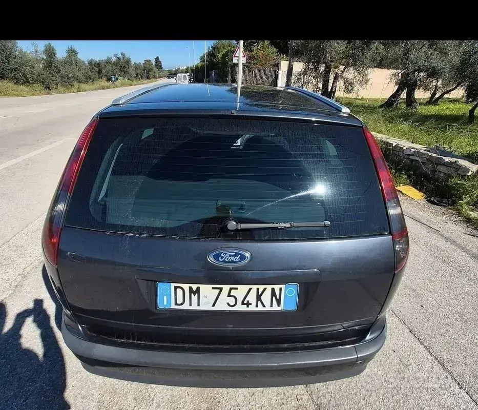 Usata Ford Focus Style 90 CV (66 kW) 2007 Grigio Station wagon