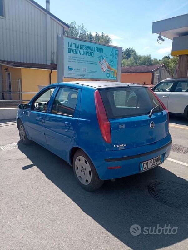 Usata Fiat Punto 75 CV (55 kW) 2005 Blu Utilitaria