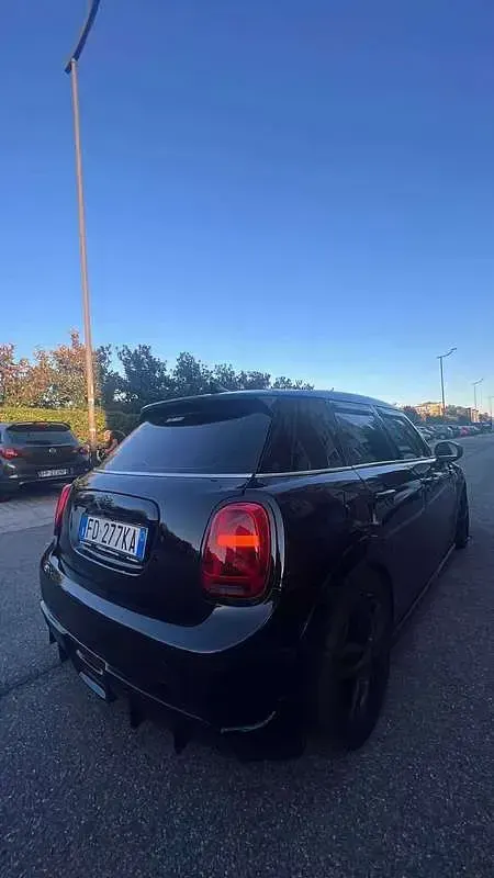 Usata Mini ONE 102 CV (75 kW) 2016 Nero Utilitaria