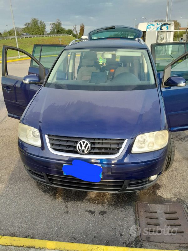 Käytetty VW Touran 105 HP (77 kW) 2007 Sininen Tila-auto