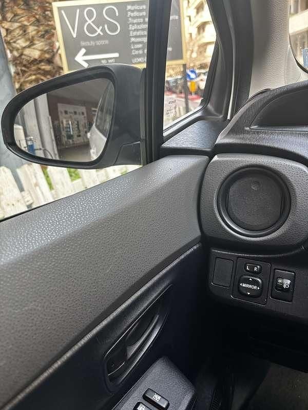 Usata Toyota Yaris 87 CV (63 kW) 2012 Bianco Utilitaria