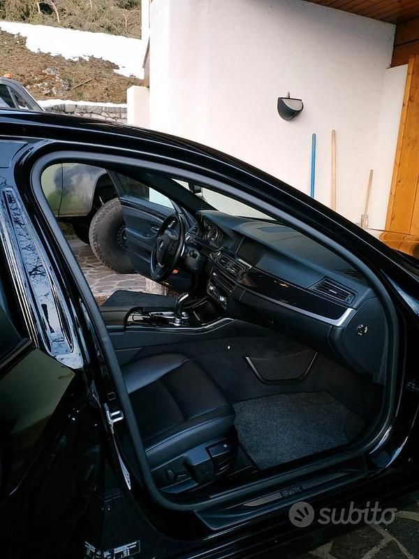Usata BMW 530 258 CV (189 kW) 2011 Nero Station wagon