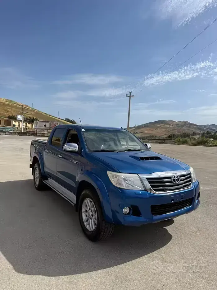 Usata Toyota HiLux 171 CV (125 kW) 2012 Blu Pick-up