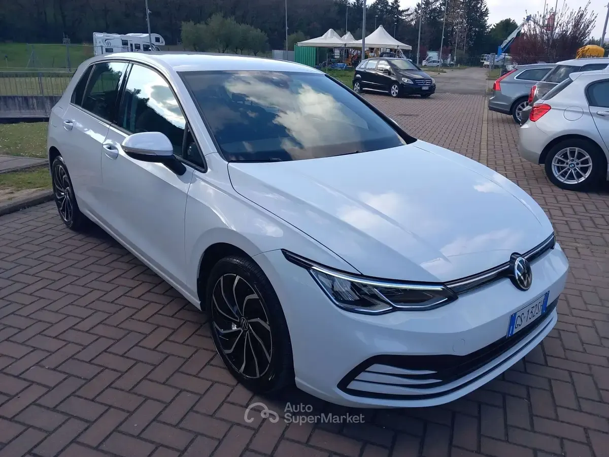 Usata VW Golf VIII Life 116 CV (85 kW) 2024 Bianco Berlina