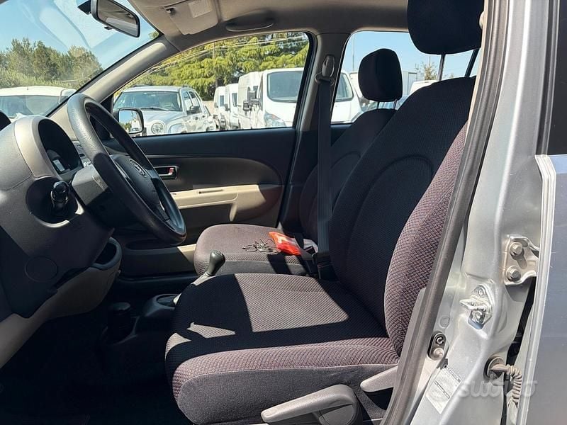 Usata Daihatsu Sirion 87 CV (63 kW) 2007 Grigio Utilitaria
