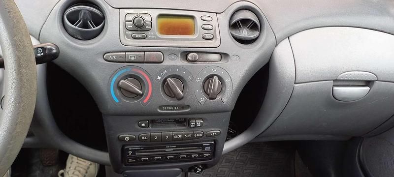 Usata Toyota Yaris 68 CV (50 kW) 2002 Berlina