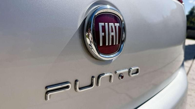 Usata Fiat Punto Lounge 77 CV (56 kW) 2016 Argento Utilitaria