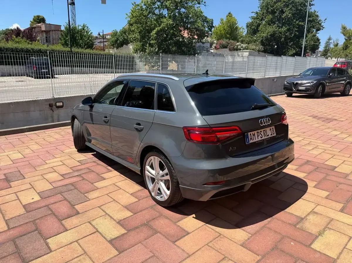 Usata Audi A3 S-line plus 131 CV (96 kW) 2019 Grigio nano Berlina