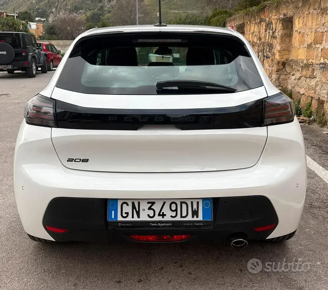 Usata Peugeot 208 75 CV (55 kW) 2023 Bianco Utilitaria