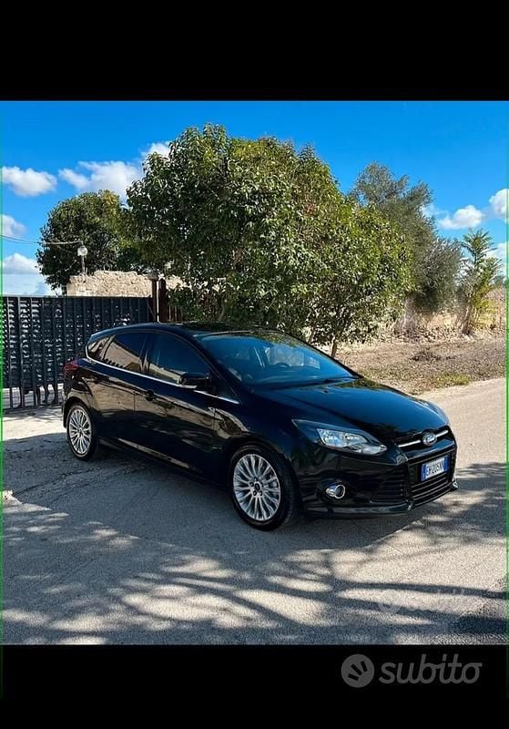 Usado Ford Focus 120 HP (88 kW) 2011 Preto Sedan