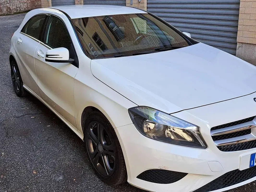 Käytetty Mercedes A200 136 HP (100 kW) 2013 Valkoinen Sedan