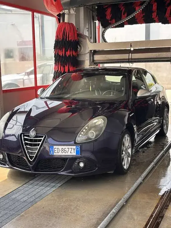 Usata Alfa Romeo Giulietta 140 CV (102 kW) 2011 Blu Utilitaria