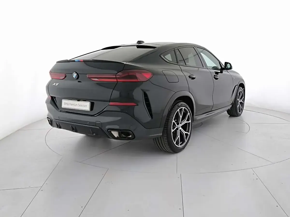 Usata BMW X6 M Sport 298 CV (219 kW) 2023 Black sapphire SUV