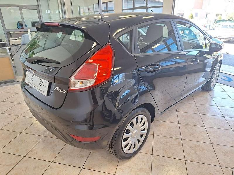 Usata Ford Fiesta 75 CV (55 kW) 2015 Nero Berlina