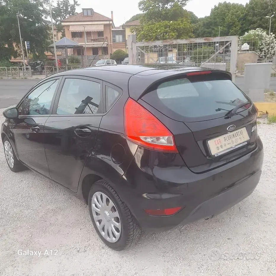 Usata Ford Fiesta 82 CV (60 kW) 2010 Nero Berlina