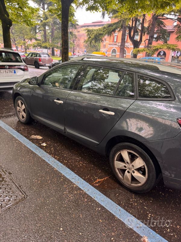 Grigio Usata 2010 Renault Mégane GrandTour Station wagon | 2400 € (Ottimo prezzo) - Immagine 1/4