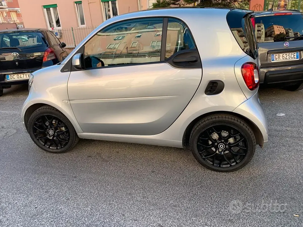Usata Smart ForTwo Coupé 71 CV (52 kW) 2020 Grigio Utilitaria