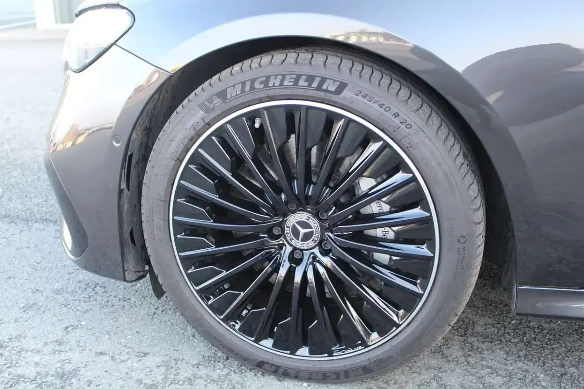 Usata Mercedes E220 Premium 197 CV (144 kW) 2024 Nero Station wagon