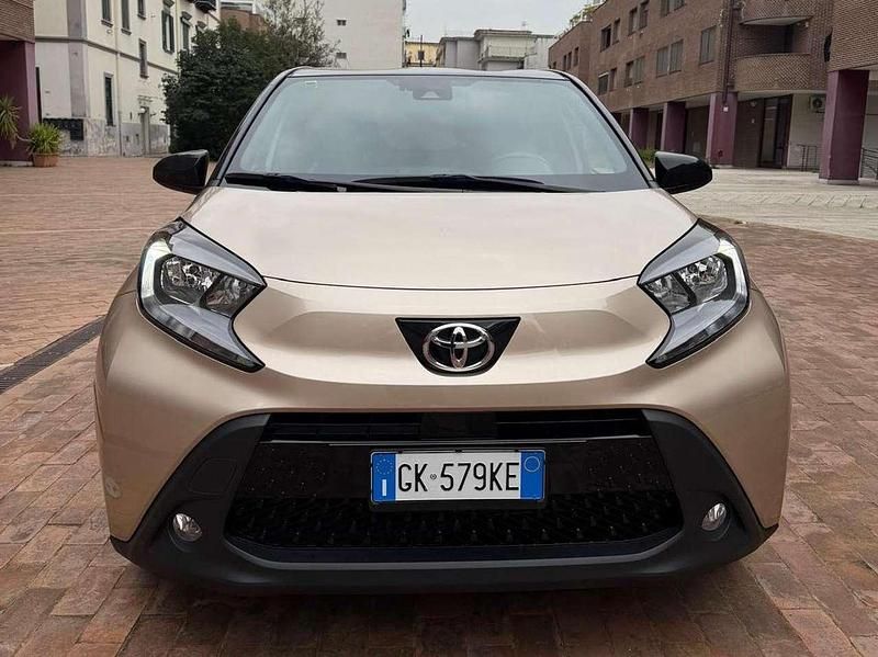 Usata Toyota Aygo X Trend 72 CV (52 kW) 2023 Beige metallizzato SUV