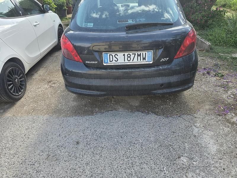 Gebraucht Peugeot 207 73 PS (53 kW) 2008 Schwarz Limousine