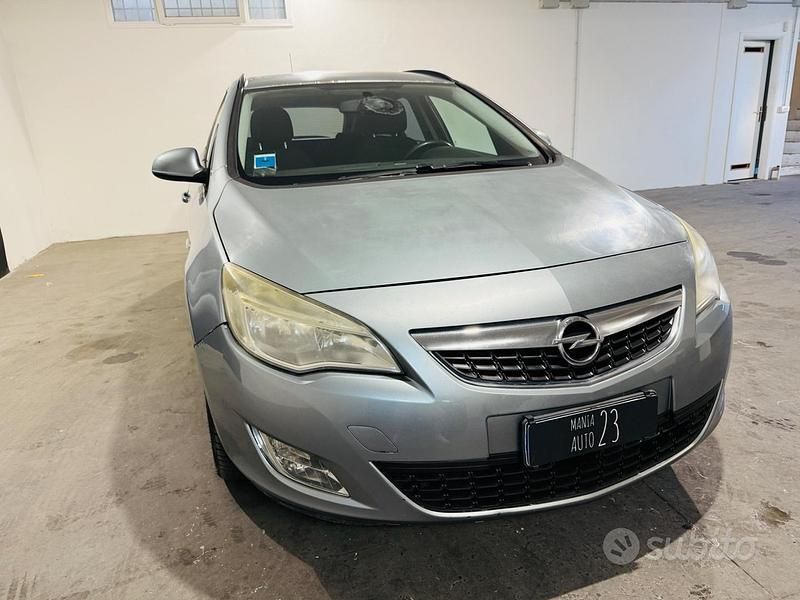 Usata Opel Astra 110 CV (80 kW) 2013 Argento Station wagon