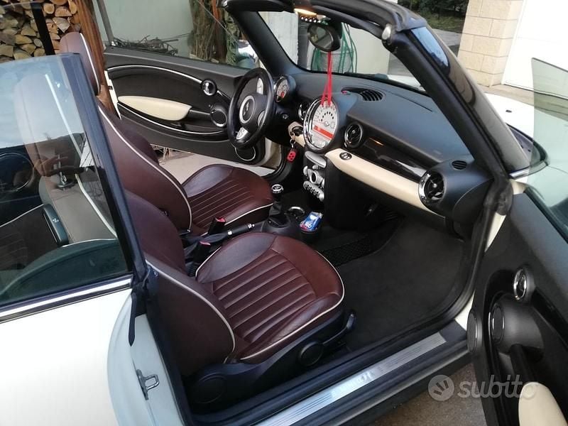 Usata Mini Cooper Cabriolet 122 CV (89 kW) 2010 Beige Cabrio