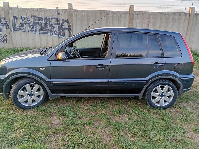 Usata Ford Fusion 68 CV (50 kW) 2006 Grigio Utilitaria