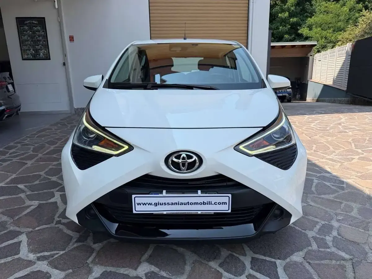 Usata Toyota Aygo X-play 72 CV (52 kW) 2020 Bianco Utilitaria