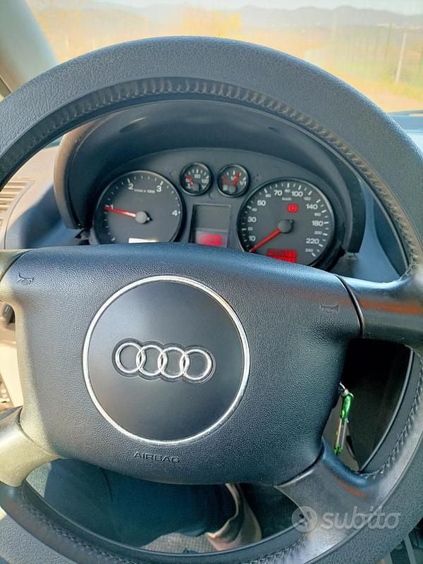 Usata Audi A2 Ambiente 75 CV (55 kW) 2004 Grigio Utilitaria