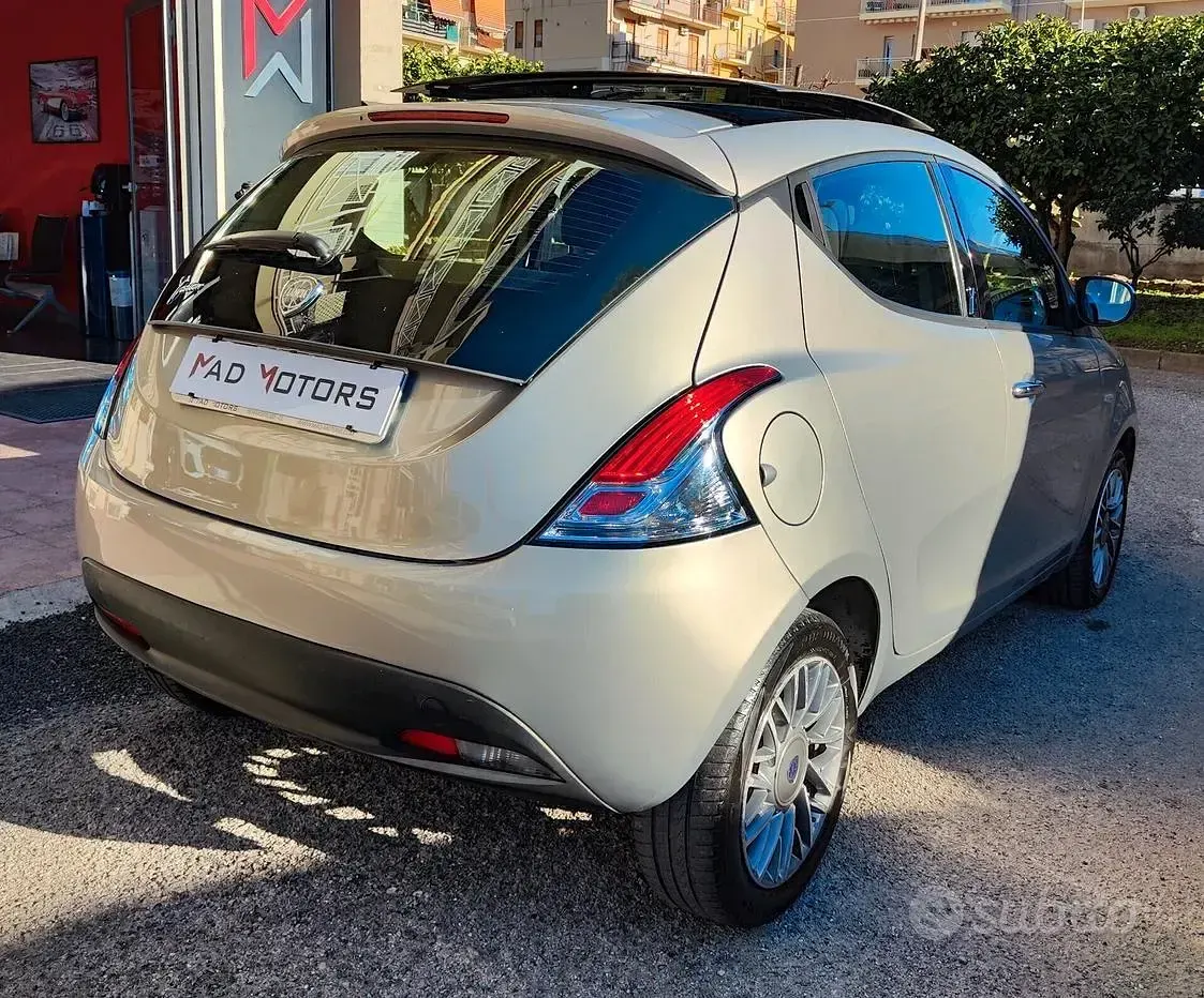 Usata Lancia Ypsilon Gold 69 CV (50 kW) 2012 Giallo Utilitaria