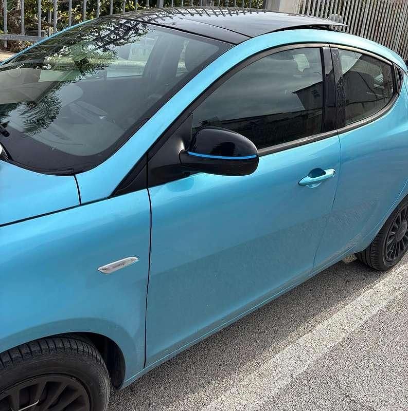 Usata Lancia Ypsilon S 95 CV (69 kW) 2014 Blu/azzurro Utilitaria