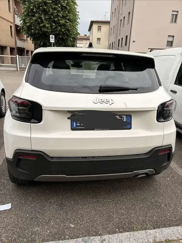 Usata Jeep Avenger Longitude 101 CV (74 kW) 2025 Bianco SUV