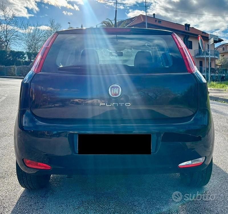 Usata Fiat Punto 77 CV (56 kW) 2016 Blu Utilitaria