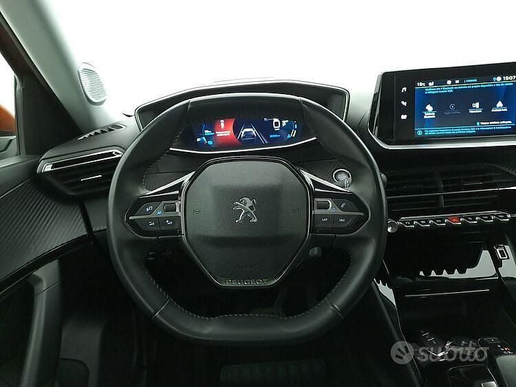 Usata Peugeot e-2008 Allure 100 kW (136 CV) 2021 Arancione SUV