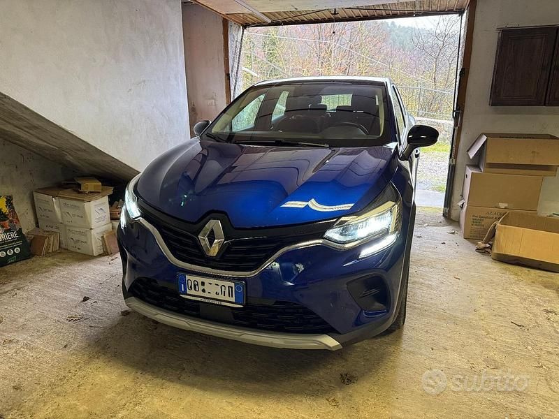 Usata Renault Captur 100 CV (73 kW) 2024 Blu SUV