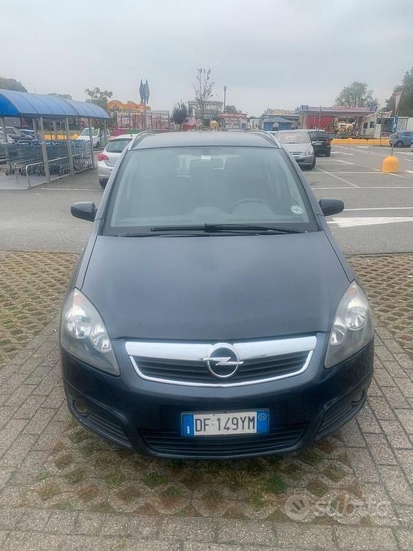 Usata Opel Zafira 2006 Blu Monovolume