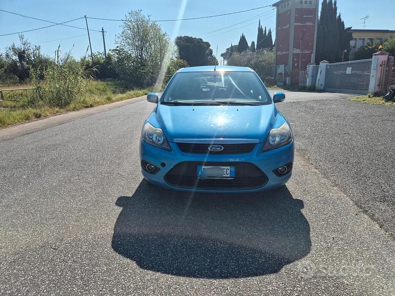Usata Ford Focus Titanium 110 CV (80 kW) 2010 Blu Berlina